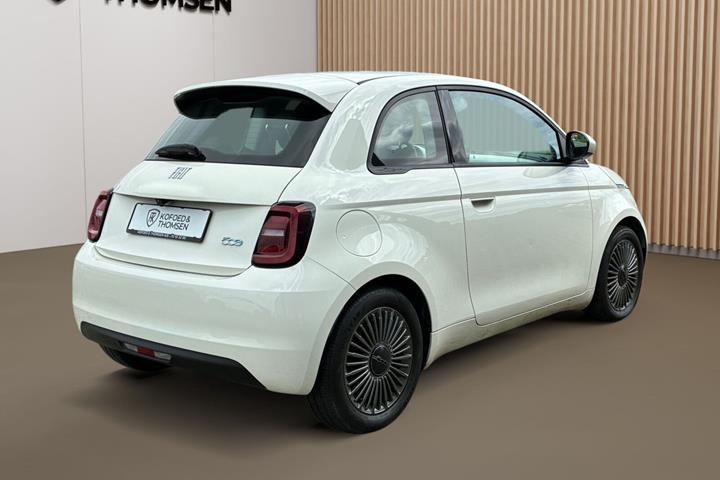 Hvid Fiat 500e fra 2022