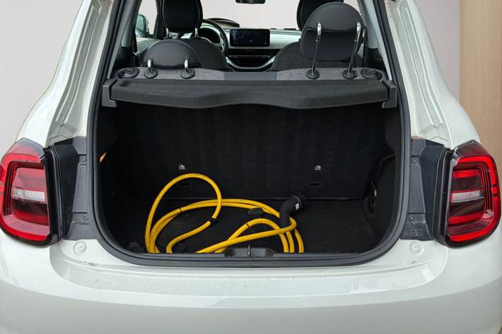 Hvid Fiat 500e fra 2022