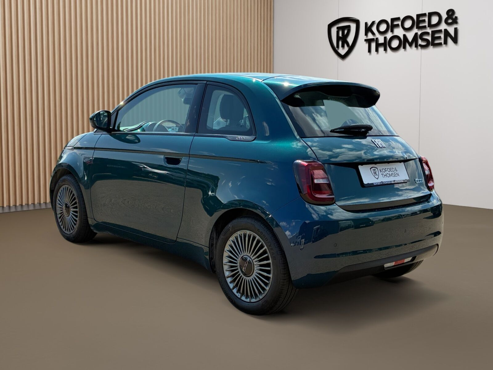 Blå Fiat 500e fra 2022