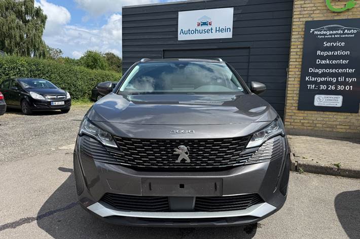 Grå Peugeot 3008 fra 2021