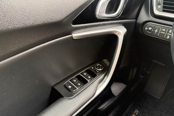 Sølv Kia Ceed fra 2021