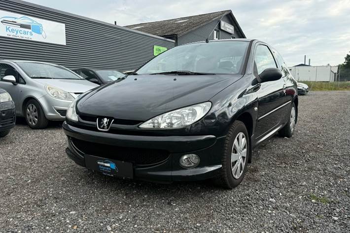 Sort Peugeot 206 fra 2005
