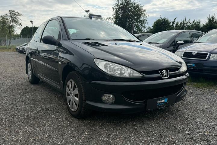 Sort Peugeot 206 fra 2005