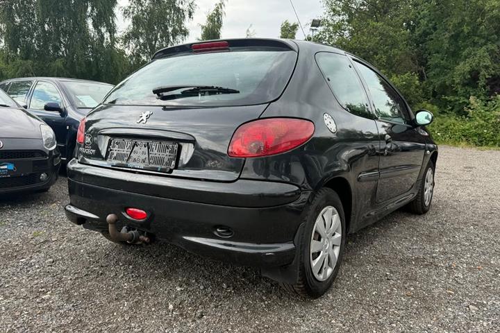 Sort Peugeot 206 fra 2005