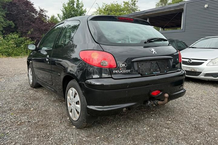 Sort Peugeot 206 fra 2005