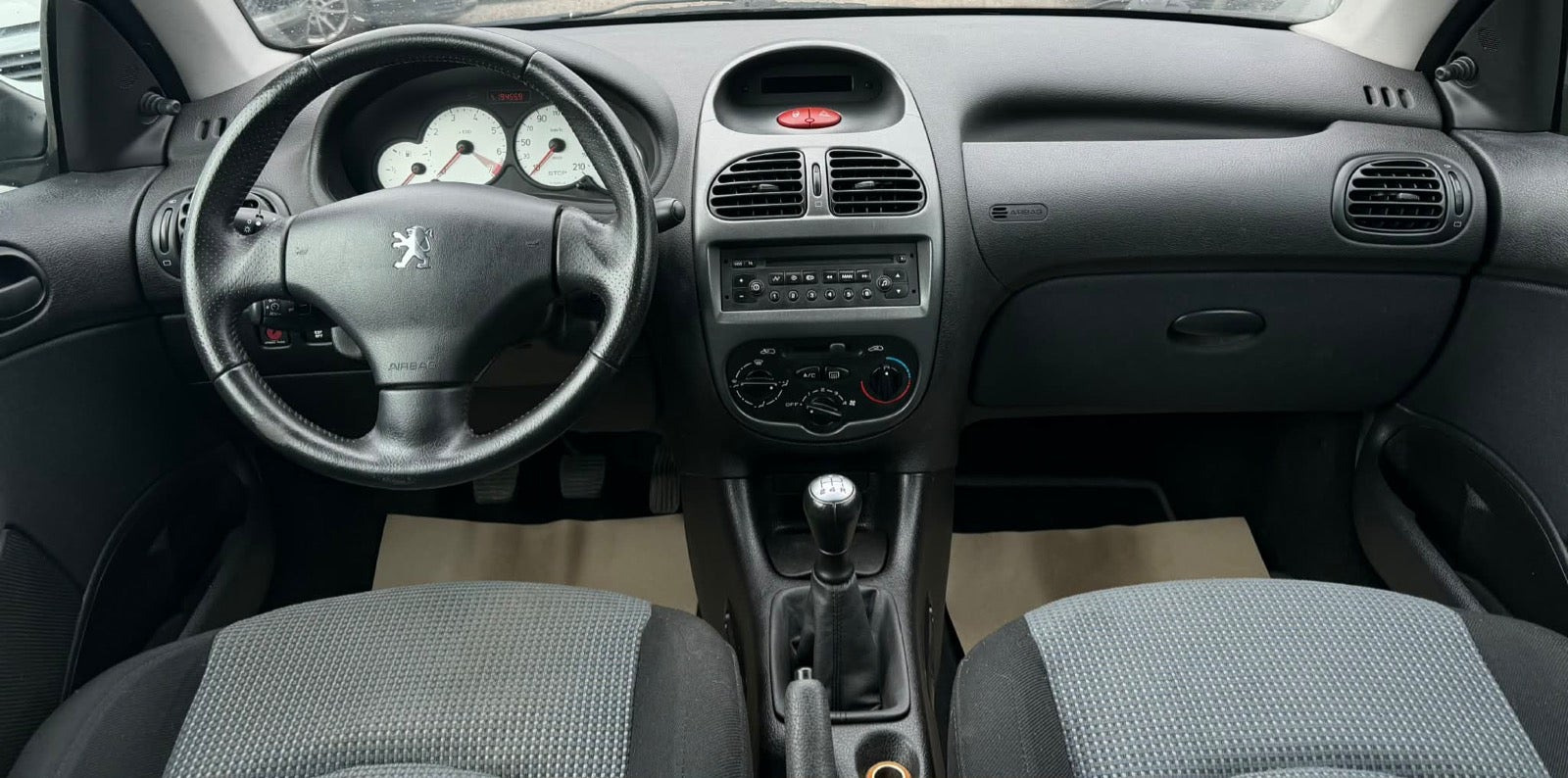 Sort Peugeot 206 fra 2005