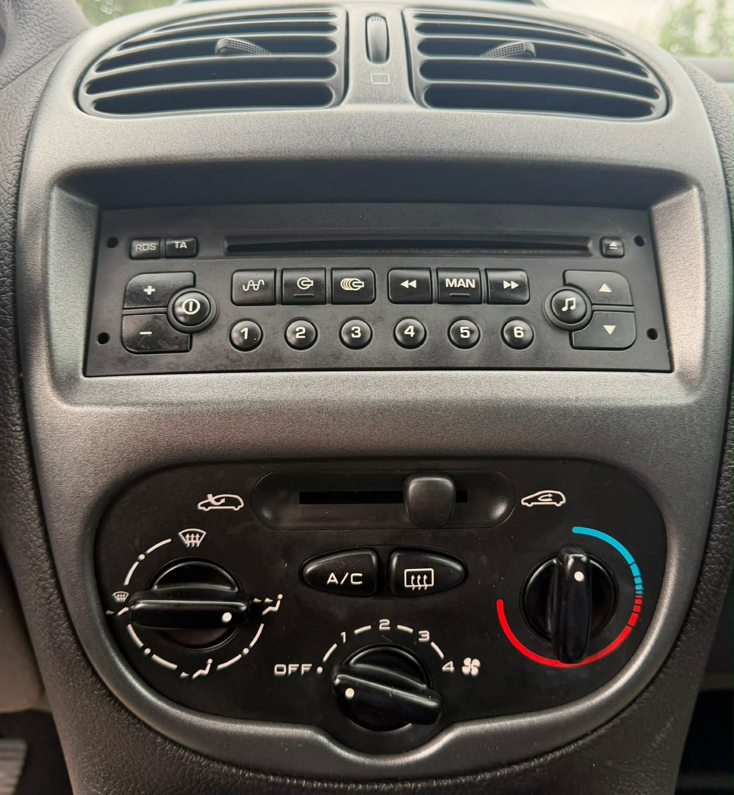Sort Peugeot 206 fra 2005