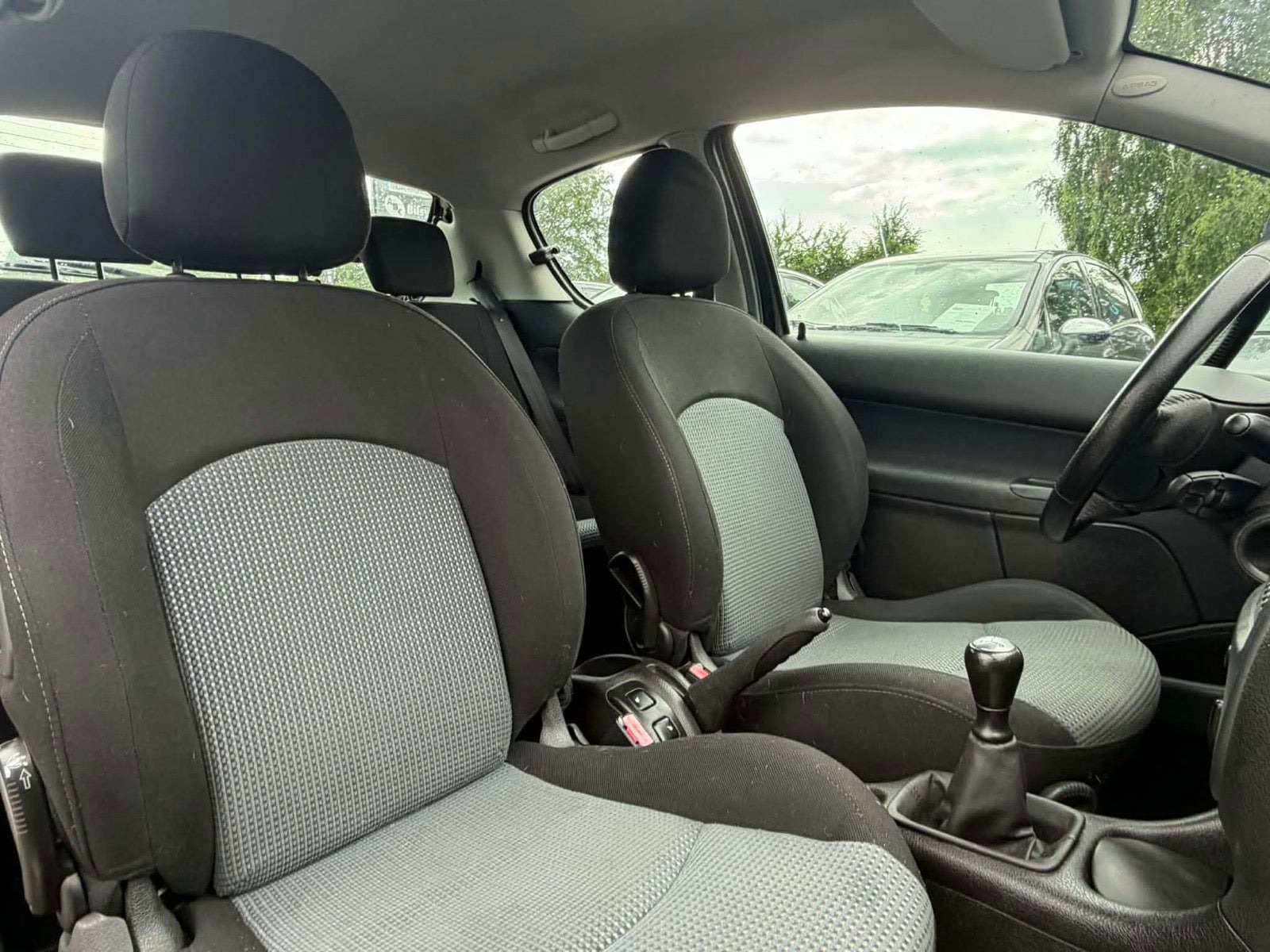 Sort Peugeot 206 fra 2005