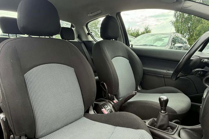 Sort Peugeot 206 fra 2005