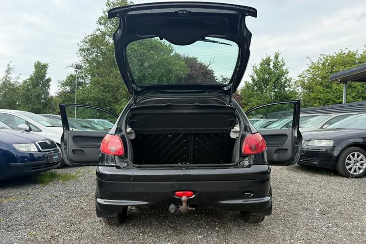 Sort Peugeot 206 fra 2005