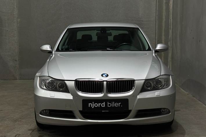 undefined BMW 325i fra 2008
