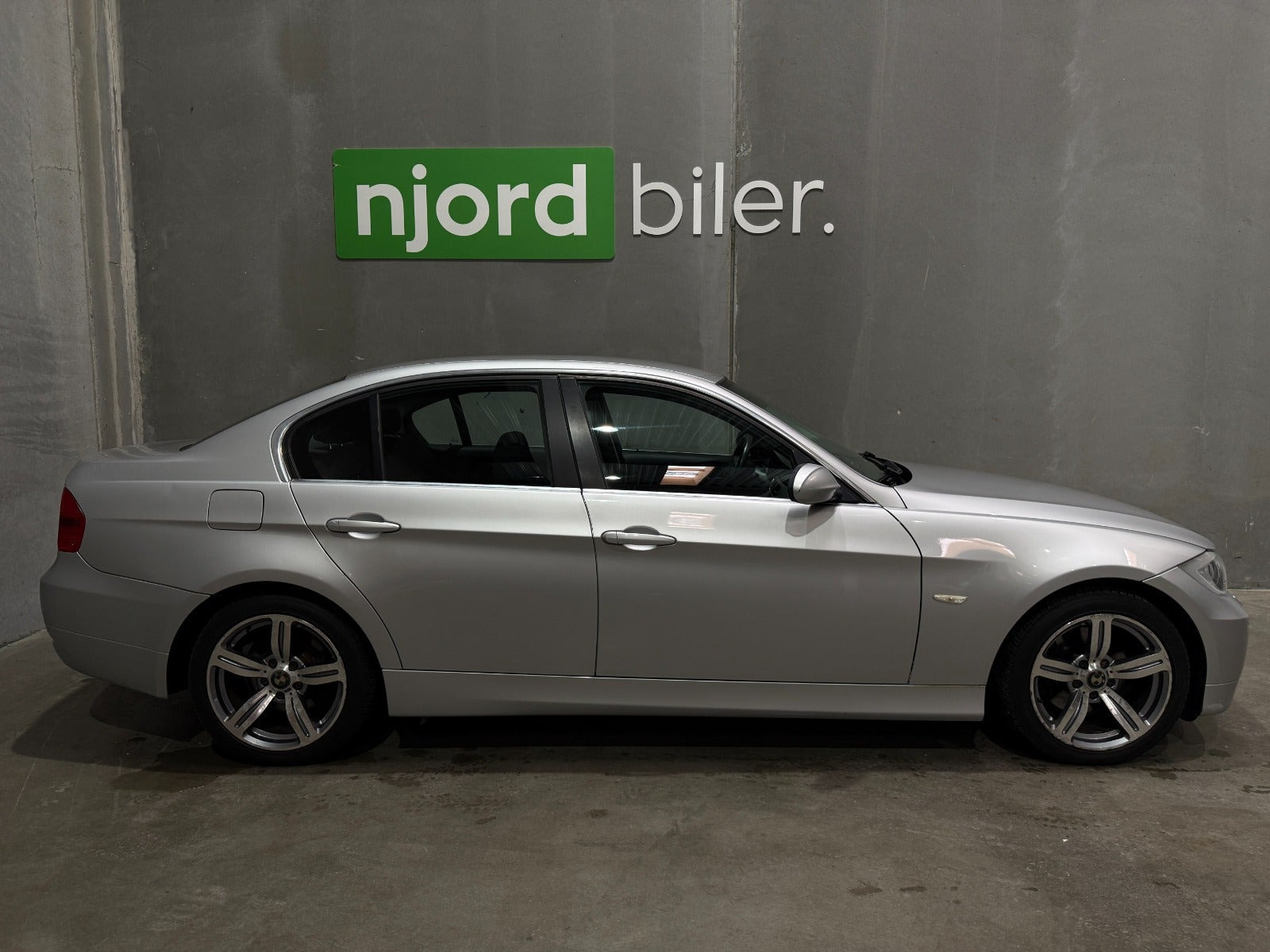 undefined BMW 325i fra 2008