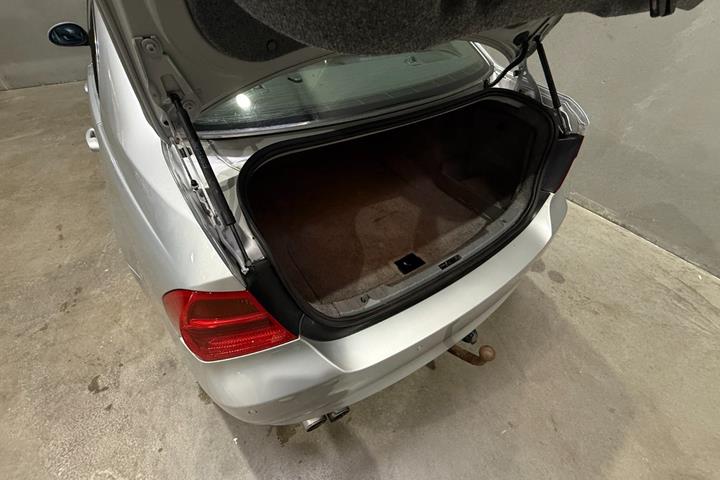 undefined BMW 325i fra 2008