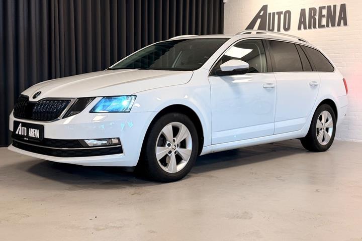 Hvid Skoda Octavia fra 2018 set udefra
