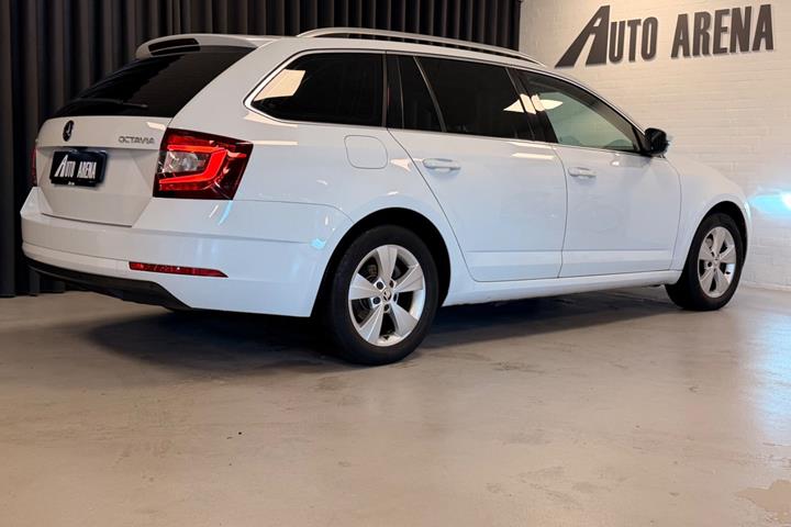 Hvid Skoda Octavia fra 2018