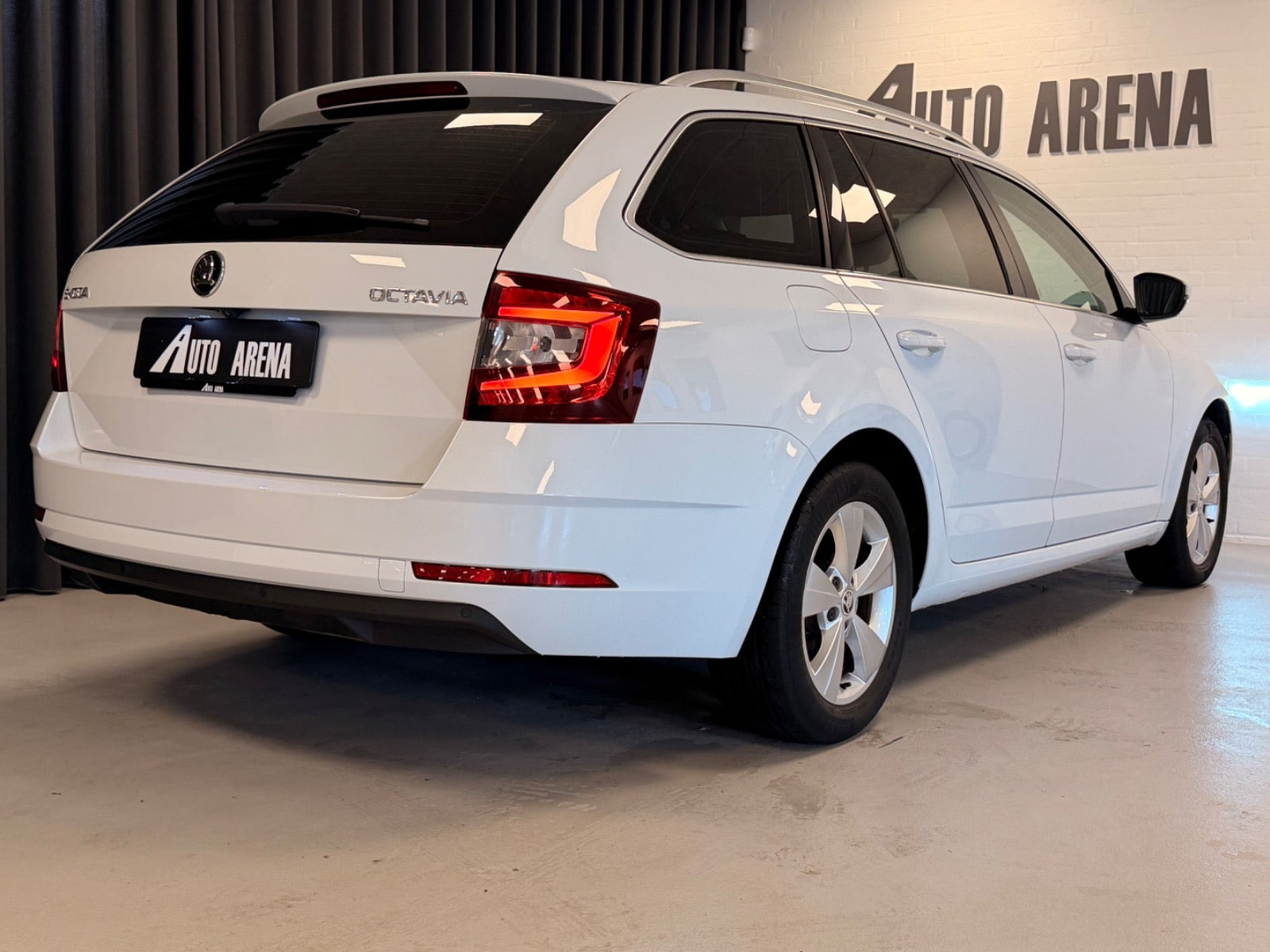 Hvid Skoda Octavia fra 2018