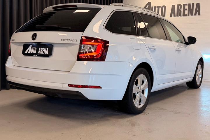 Hvid Skoda Octavia fra 2018