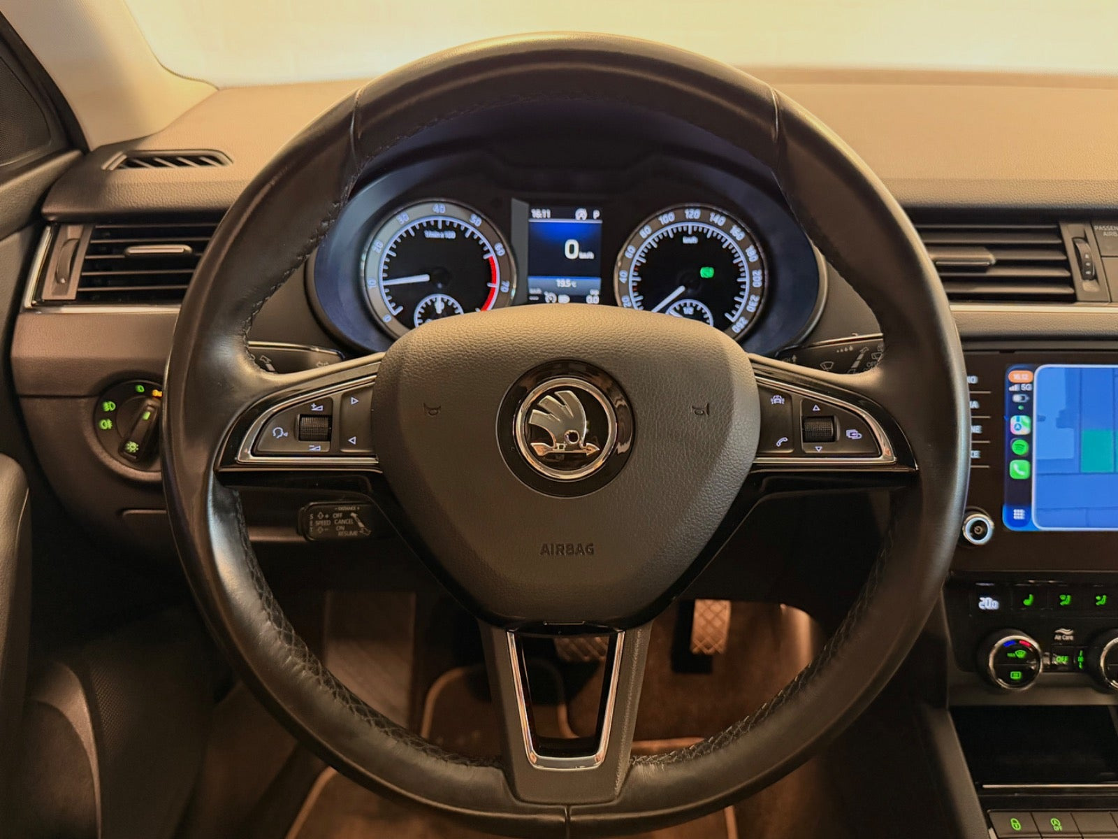 Hvid Skoda Octavia fra 2018