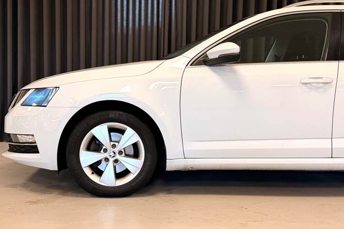 Hvid Skoda Octavia fra 2018