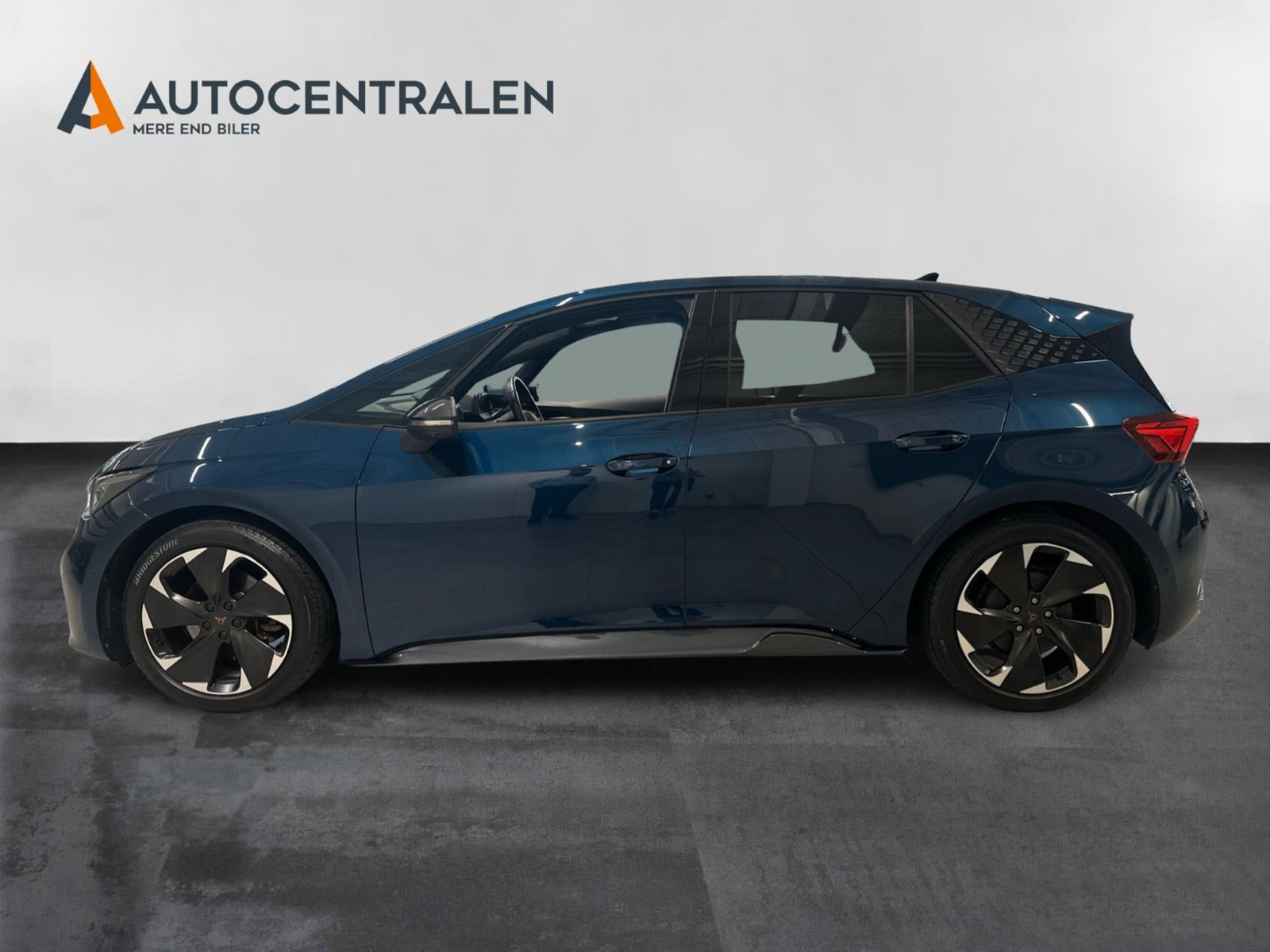 Blå Cupra Born fra 2023