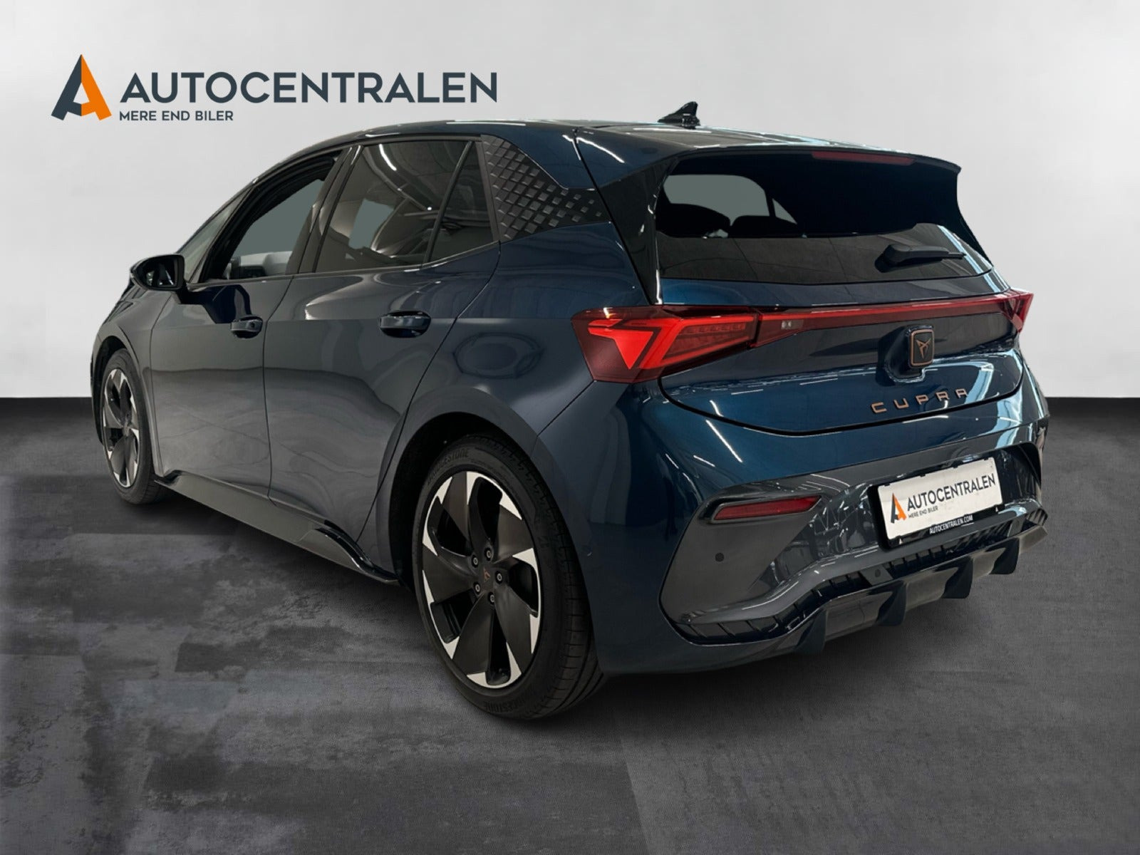 Blå Cupra Born fra 2023