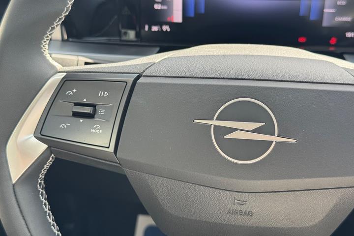 Blå Opel Frontera fra 2025