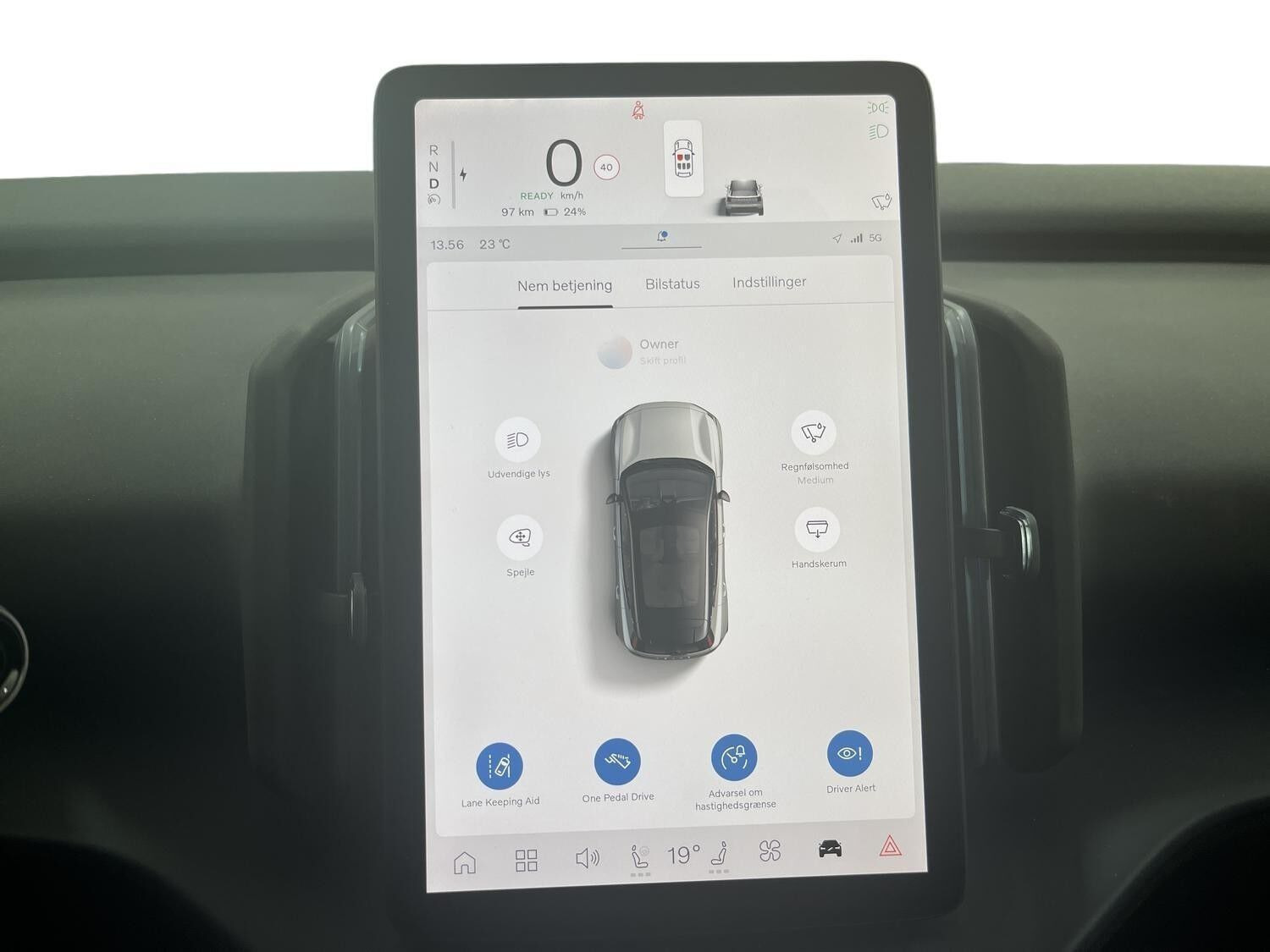 Grå Volvo EX30 fra 2025