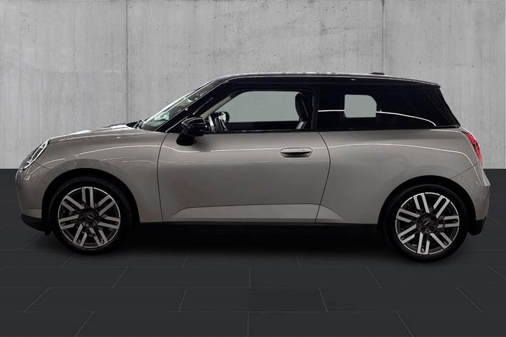 Sølv Mini Cooper E fra 2024
