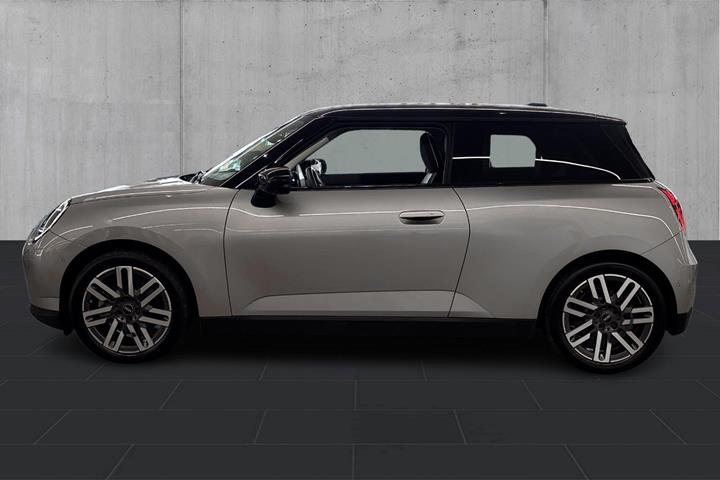 Sølv Mini Cooper E fra 2024