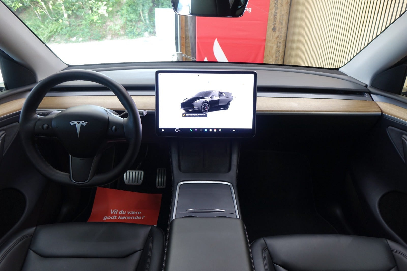Sort Tesla Model Y fra 2022