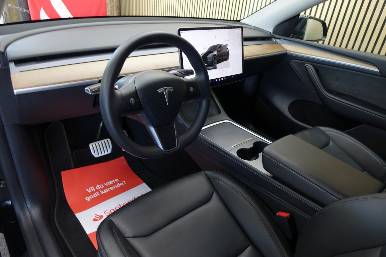 Sort Tesla Model Y fra 2022