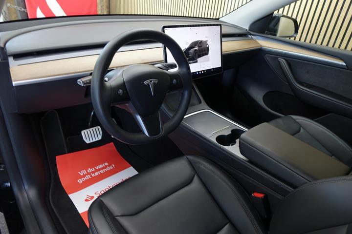 Sort Tesla Model Y fra 2022