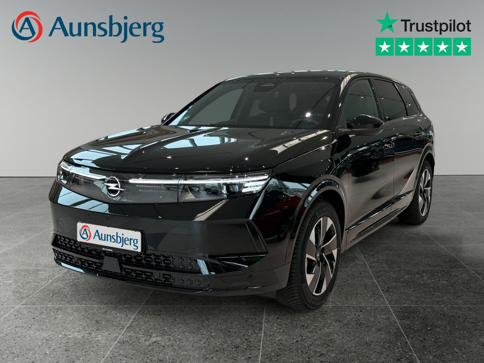 Sort Opel Grandland-e fra 2026 set udefra
