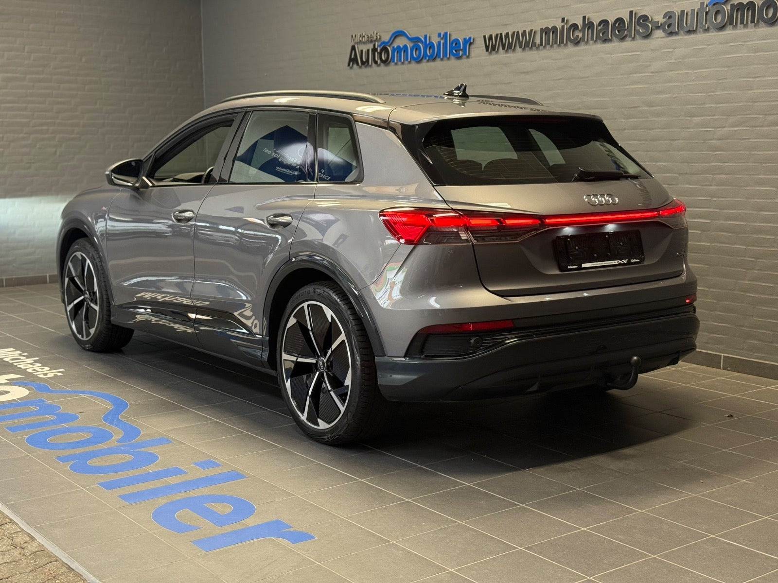 Grå Audi Q4 e-tron fra 2022