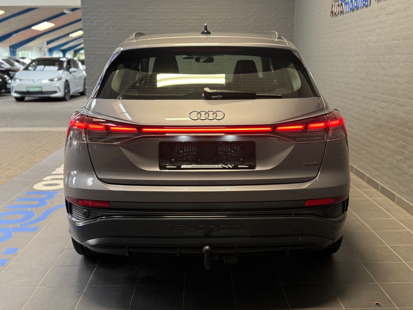 Grå Audi Q4 e-tron fra 2022
