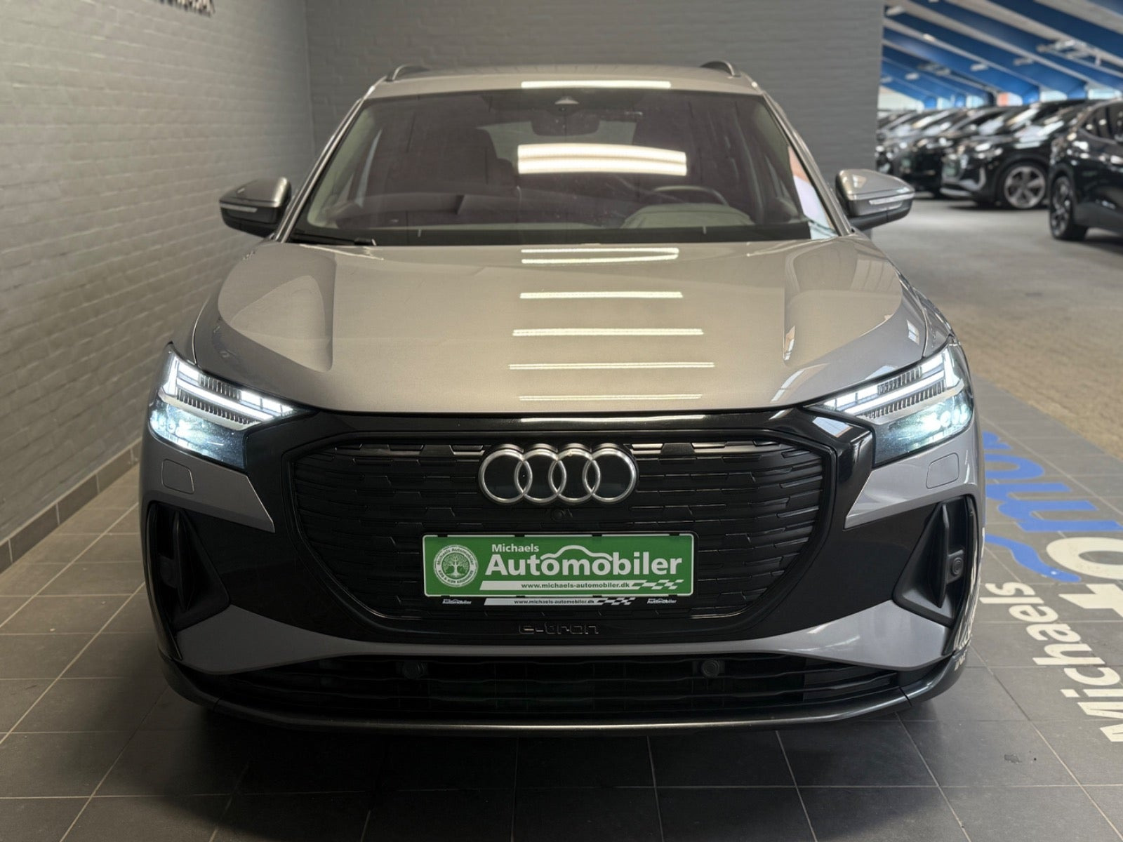 Grå Audi Q4 e-tron fra 2022