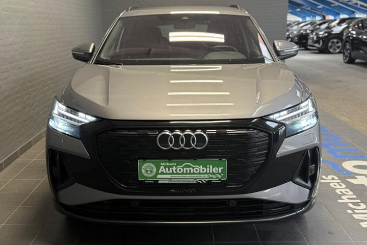Grå Audi Q4 e-tron fra 2022