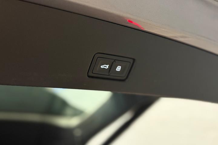 Grå Audi Q4 e-tron fra 2022