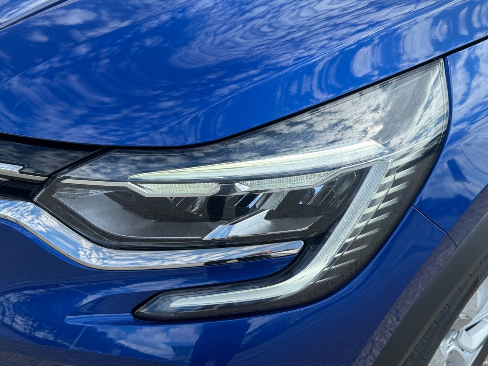 Blå Renault Captur fra 2021