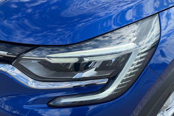 Blå Renault Captur fra 2021