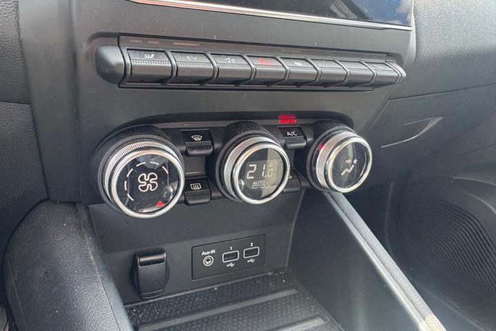 Blå Renault Captur fra 2021