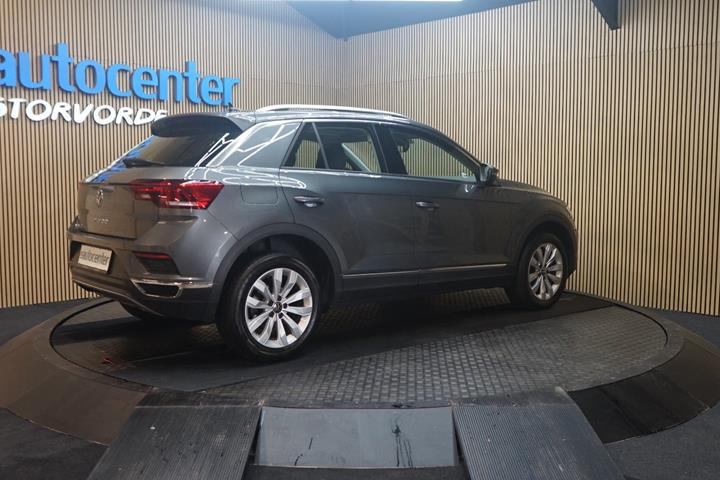 Grå VW T-Roc fra 2021