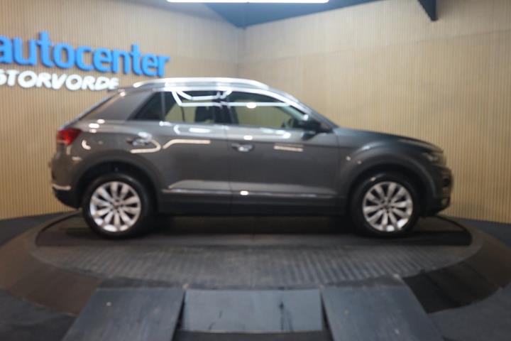 Grå VW T-Roc fra 2021