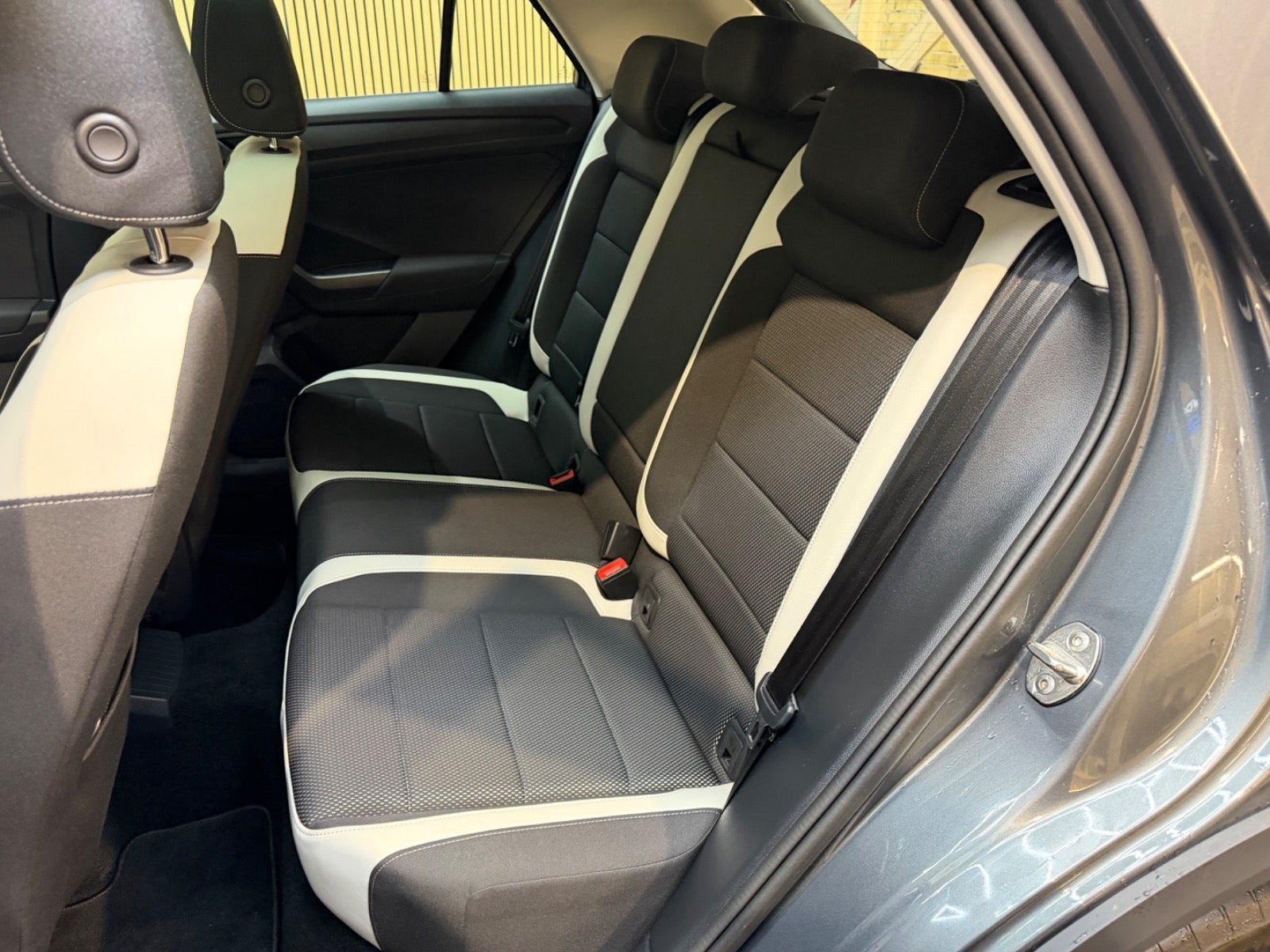 Grå VW T-Roc fra 2021