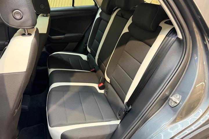 Grå VW T-Roc fra 2021