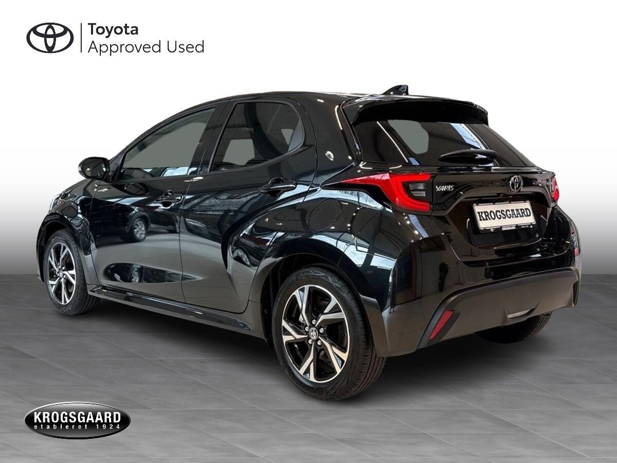 Sort Toyota Yaris fra 2025