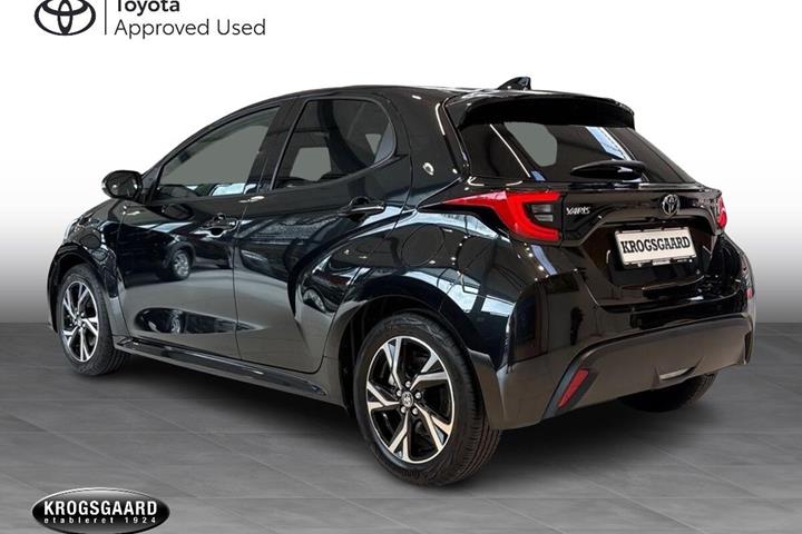 Sort Toyota Yaris fra 2025