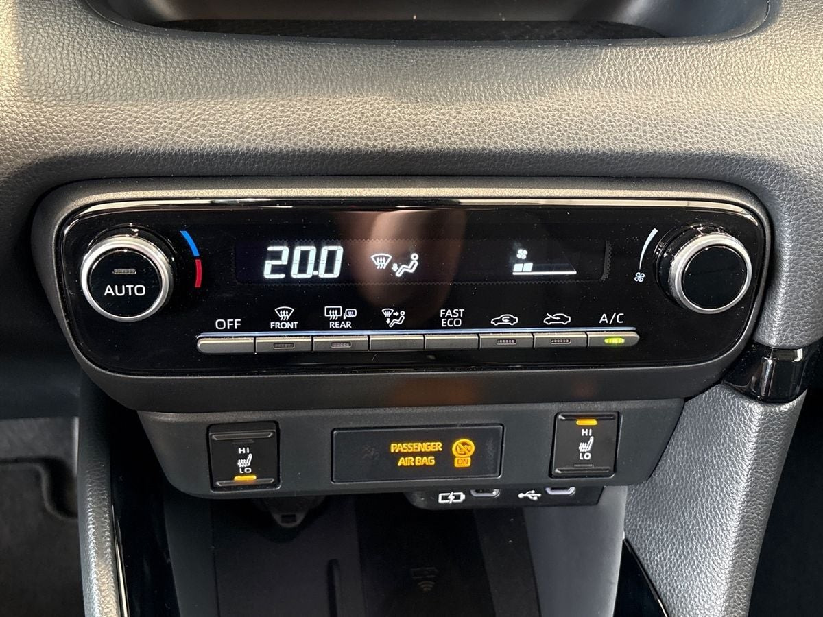 Sort Toyota Yaris fra 2025