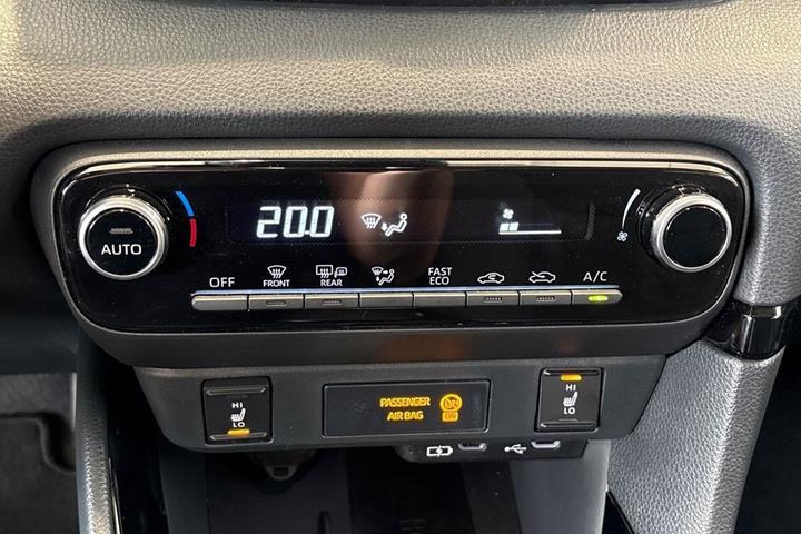 Sort Toyota Yaris fra 2025