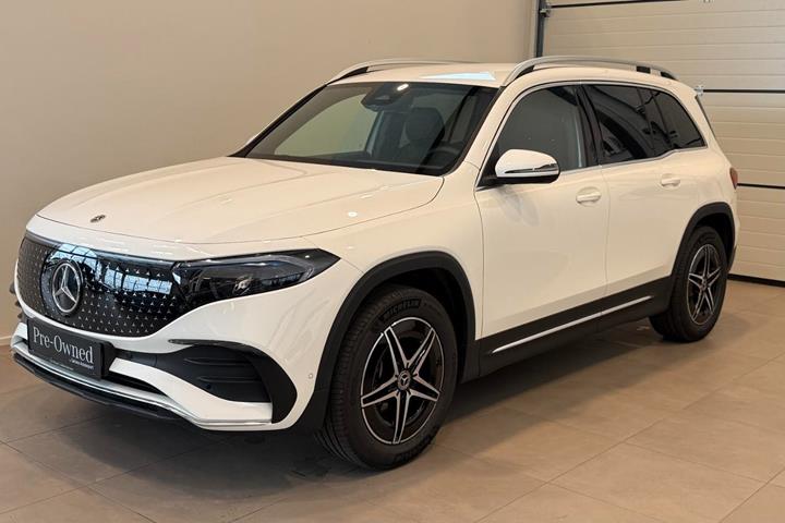 Hvid Mercedes EQB250+ fra 2026 set udefra
